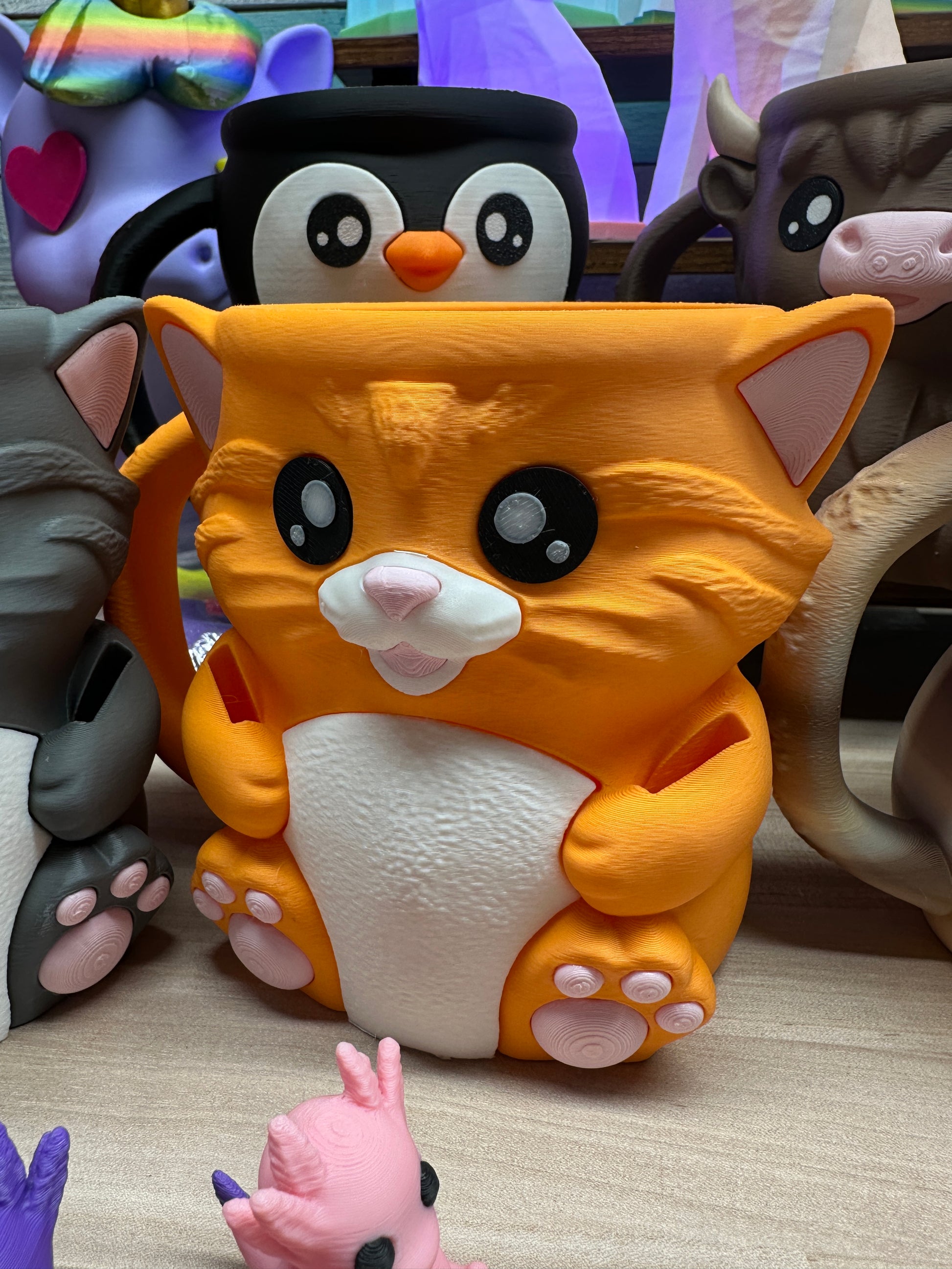 Cuddles the Cat Ice-Pint Holder
